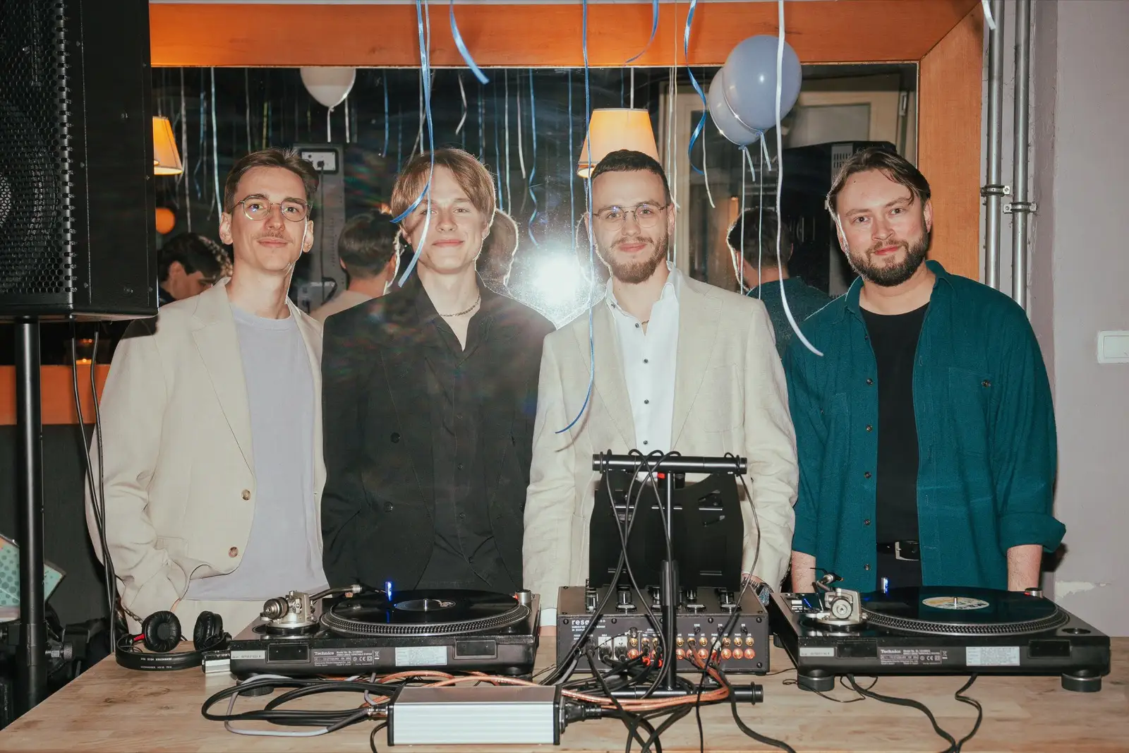 DJ house Wrocław - usługi DJ-skie Odra Vice - imprezy z muzyką z winyli