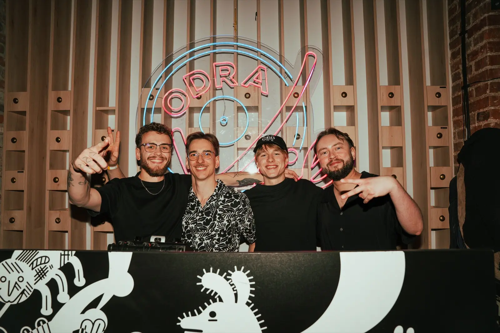 Impreza house Wrocław - Odra Vice - klimatyczne wydarzenia klubowe z muzyką z winyli