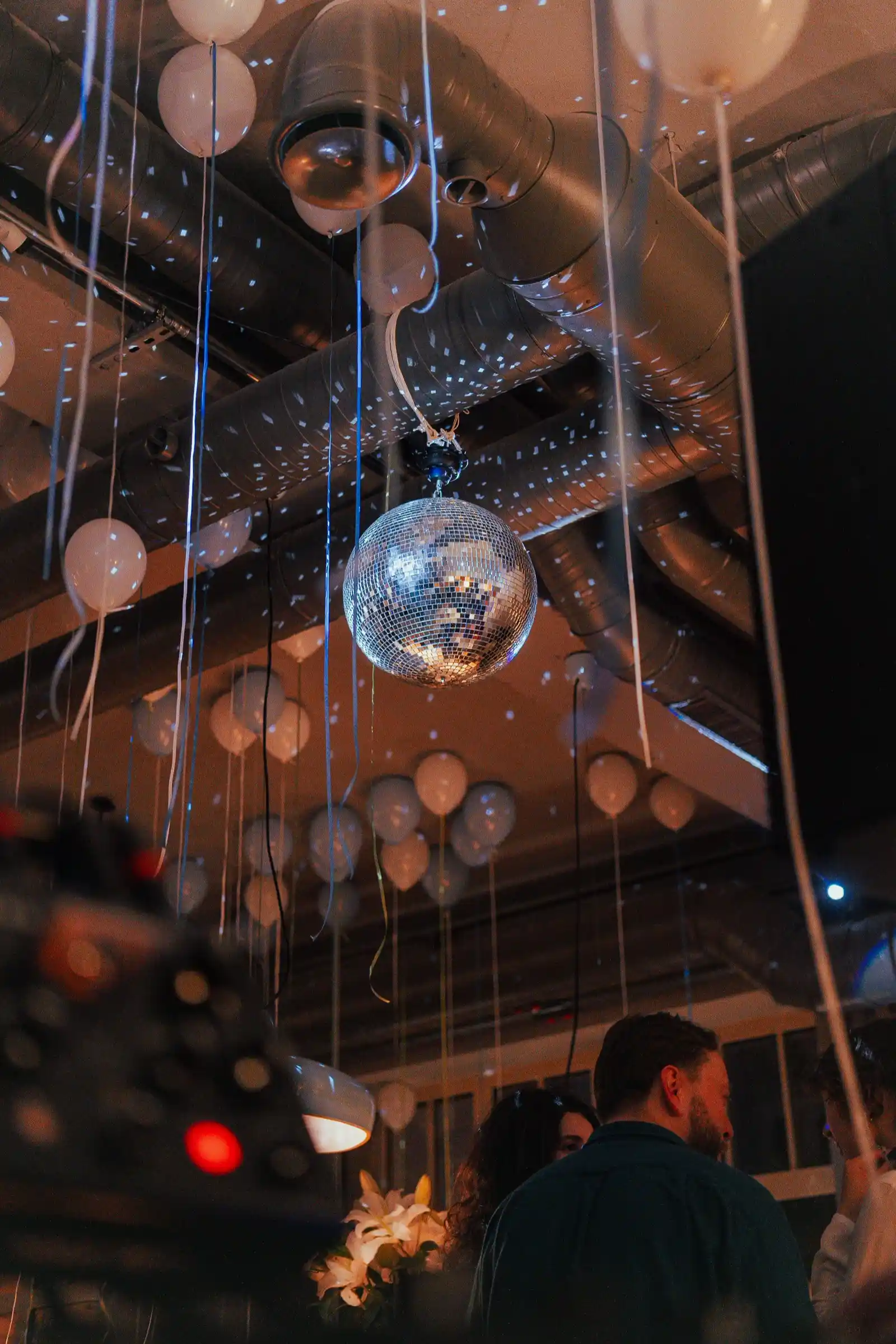 Vinyl Only Parties - DJ grający muzykę disco i house z płyt winylowych